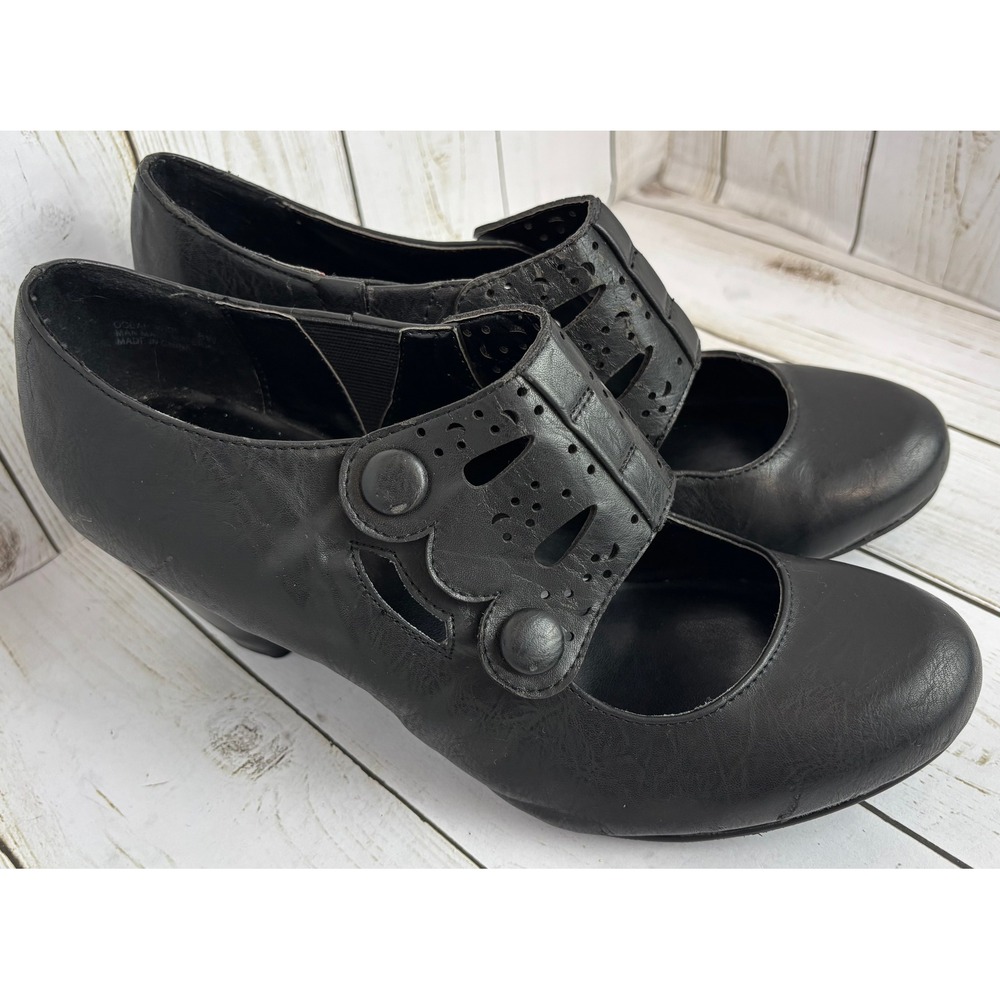 Sbicca of CA Ocean Wide Black Mary Jane Laser Cut Scalloped Button Heels 8W